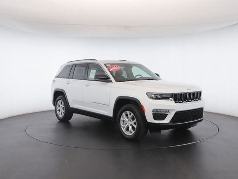 Used 2023 Jeep Grand Cherokee Limited image 32