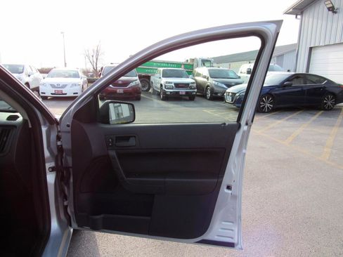Used 2008 Ford Focus SE image 30