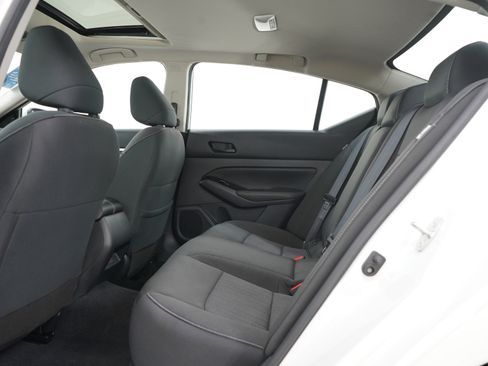 Used 2023 Nissan Altima 2.5 SV w/ SV Premium Package image 16