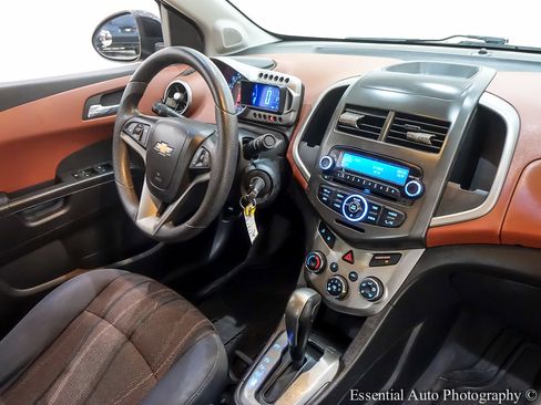 Used 2013 Chevrolet Sonic LT image 32