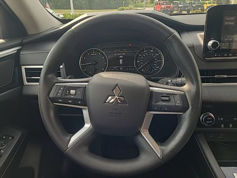 Used 2022 Mitsubishi Outlander ES AWD/4WD image 15