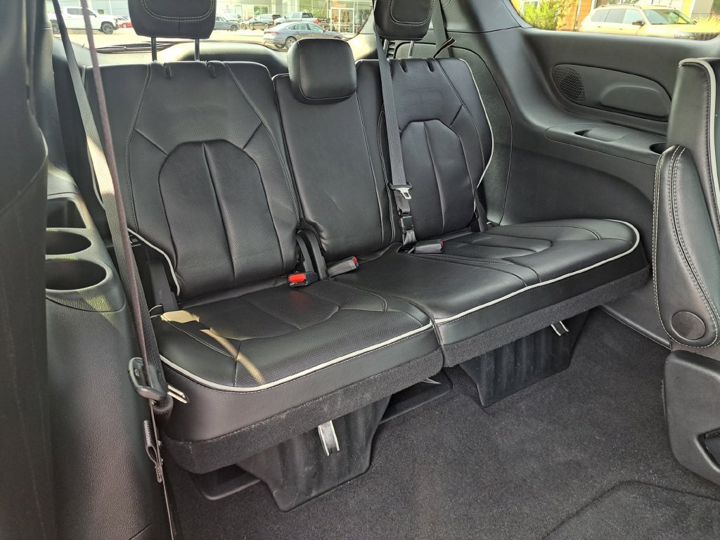 Certified 2026 Chrysler Pacifica Limited FWD image 34