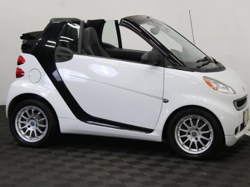 Used 2012 smart fortwo passion RWD image 4