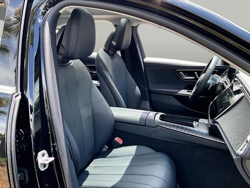 Used 2025 Mercedes-Benz E 350 Sedan image 9