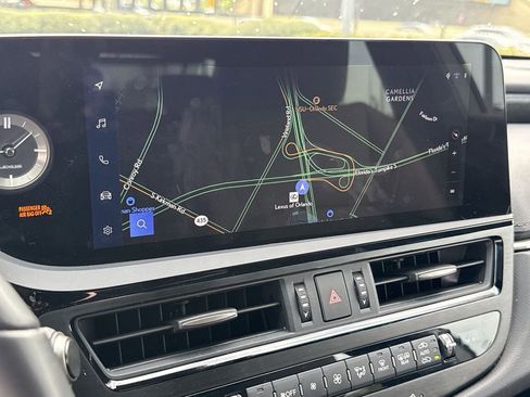 Used 2025 Lexus ES 350 w/ Premium Package image 22