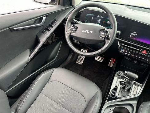 Used 2024 Kia Niro EX Touring image 23