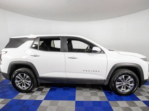 Used 2025 Chevrolet Equinox LT FWD image 4