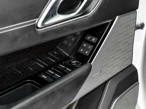 Used 2019 Land Rover Range Rover Velar R-Dynamic SE image 41