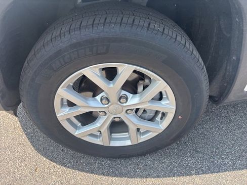 Certified 2023 Jeep Grand Cherokee Limited image 8