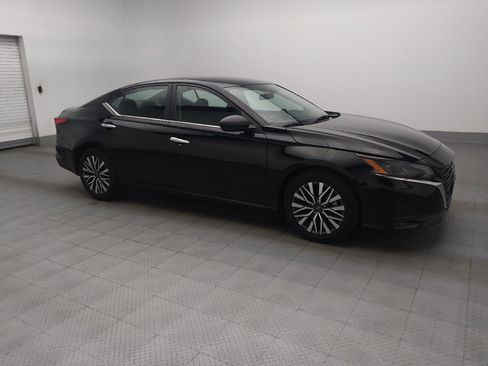 Used 2025 Nissan Altima 2.5 SV FWD image 11