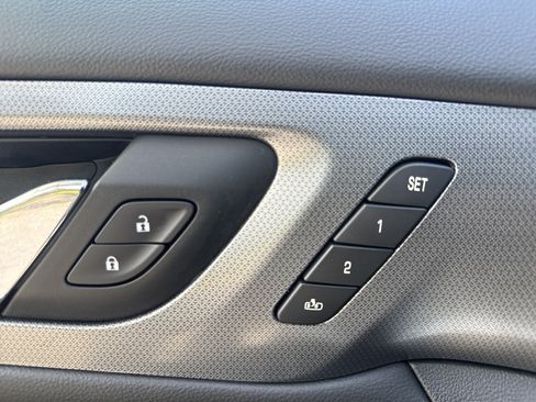 Used 2018 Chevrolet Traverse Premier AWD/4WD image 16