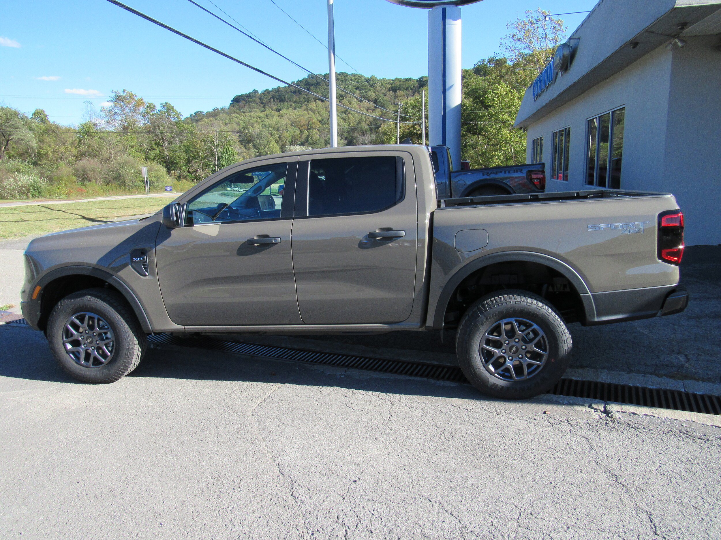 New 2026 Ford Ranger XLT w/ Equipment Group 301A High AWD/4WD image 9