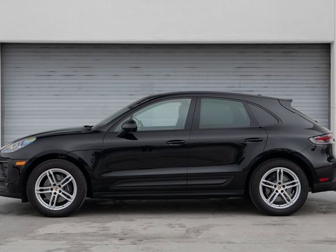 Certified 2025 Porsche Macan image 2