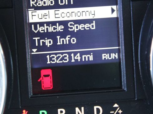 Used 2016 Chrysler Town & Country Touring-L FWD image 22