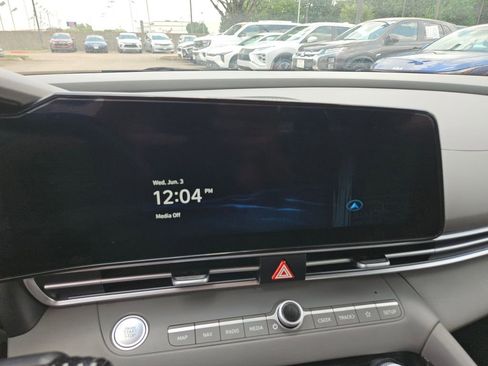 Used 2025 Hyundai Elantra SEL FWD image 21