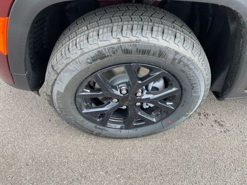 New 2026 Jeep Grand Cherokee Altitude AWD/4WD image 9