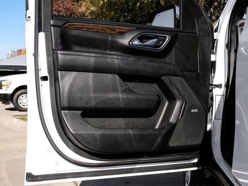 Used 2022 Chevrolet Suburban Premier image 45