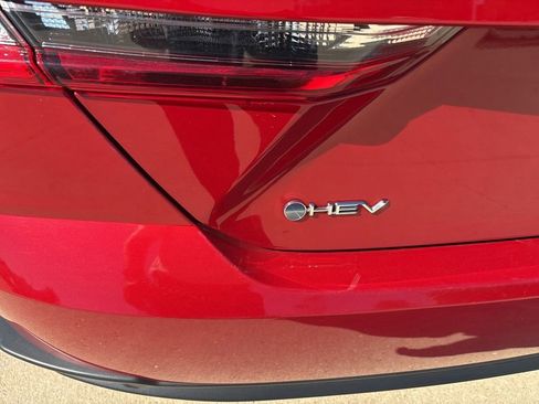 Used 2025 Toyota Camry SE FWD image 24