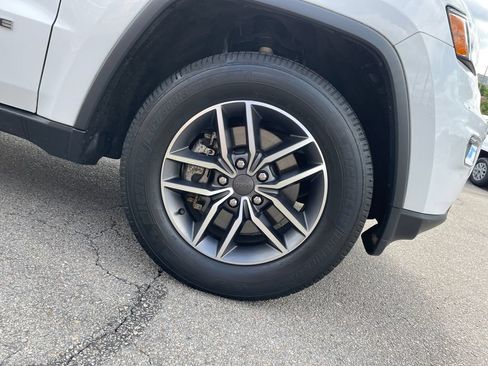 Certified 2022 Jeep Grand Cherokee Limited AWD/4WD image 11