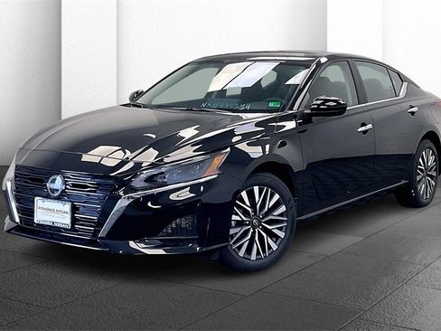 Certified 2024 Nissan Altima 2.5 SV w/ SV Premium Package image 11