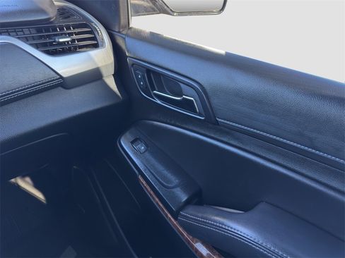 Used 2020 Chevrolet Suburban Premier image 27