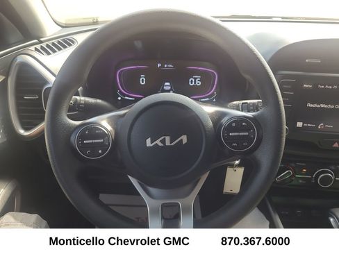 Used 2025 Kia Soul LX w/ LX Technology Package FWD image 15