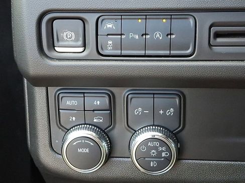 Used 2024 GMC Yukon SLE image 26