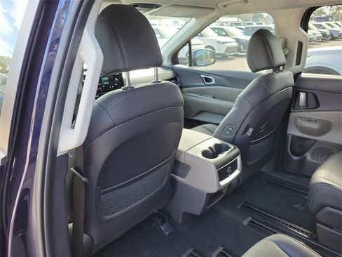 New 2026 Kia Carnival EX image 17