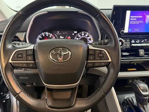 Used 2023 Toyota Highlander XLE FWD image 21