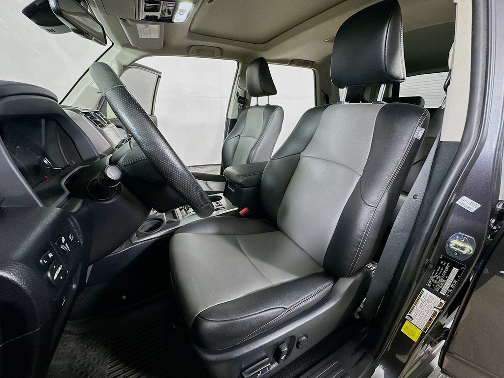 Used 2023 Toyota 4Runner SR5 Premium w/ Moonroof Package AWD/4WD image 17