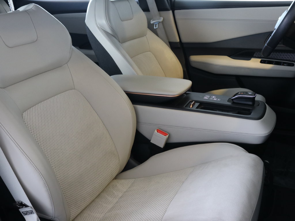 Used 2024 Nissan Ariya AWD image 48