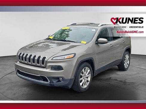 Used 2017 Jeep Cherokee Latitude w/ Cold Weather Group FWD image 4
