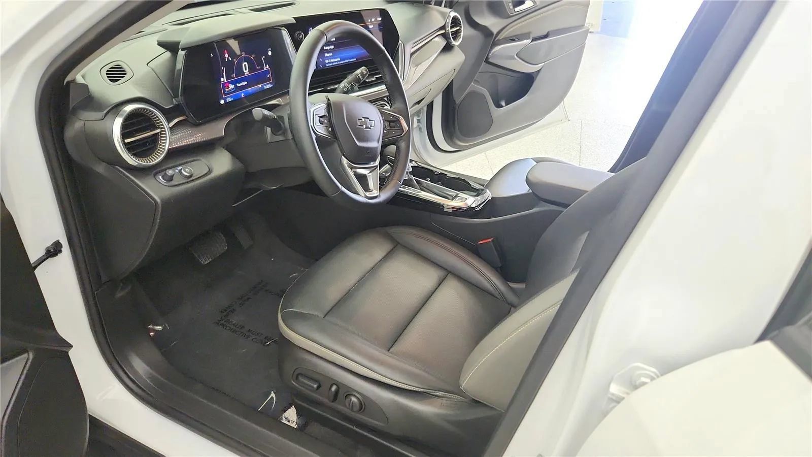 Used 2025 Chevrolet Trax ACTIV w/ Driver Confidence Package FWD image 22