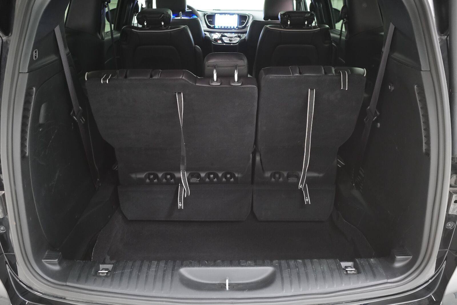 Used 2025 Chrysler Pacifica Limited FWD image 26