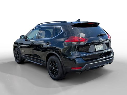 Used 2017 Nissan Rogue SV FWD image 3