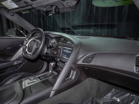 Used 2015 Chevrolet Corvette Z06 w/ 3LZ Preferred Equipment Group RWD image 13