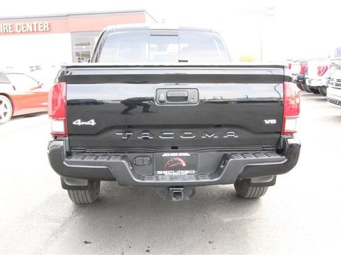 Used 2022 Toyota Tacoma SR5 w/ Technology Package image 7