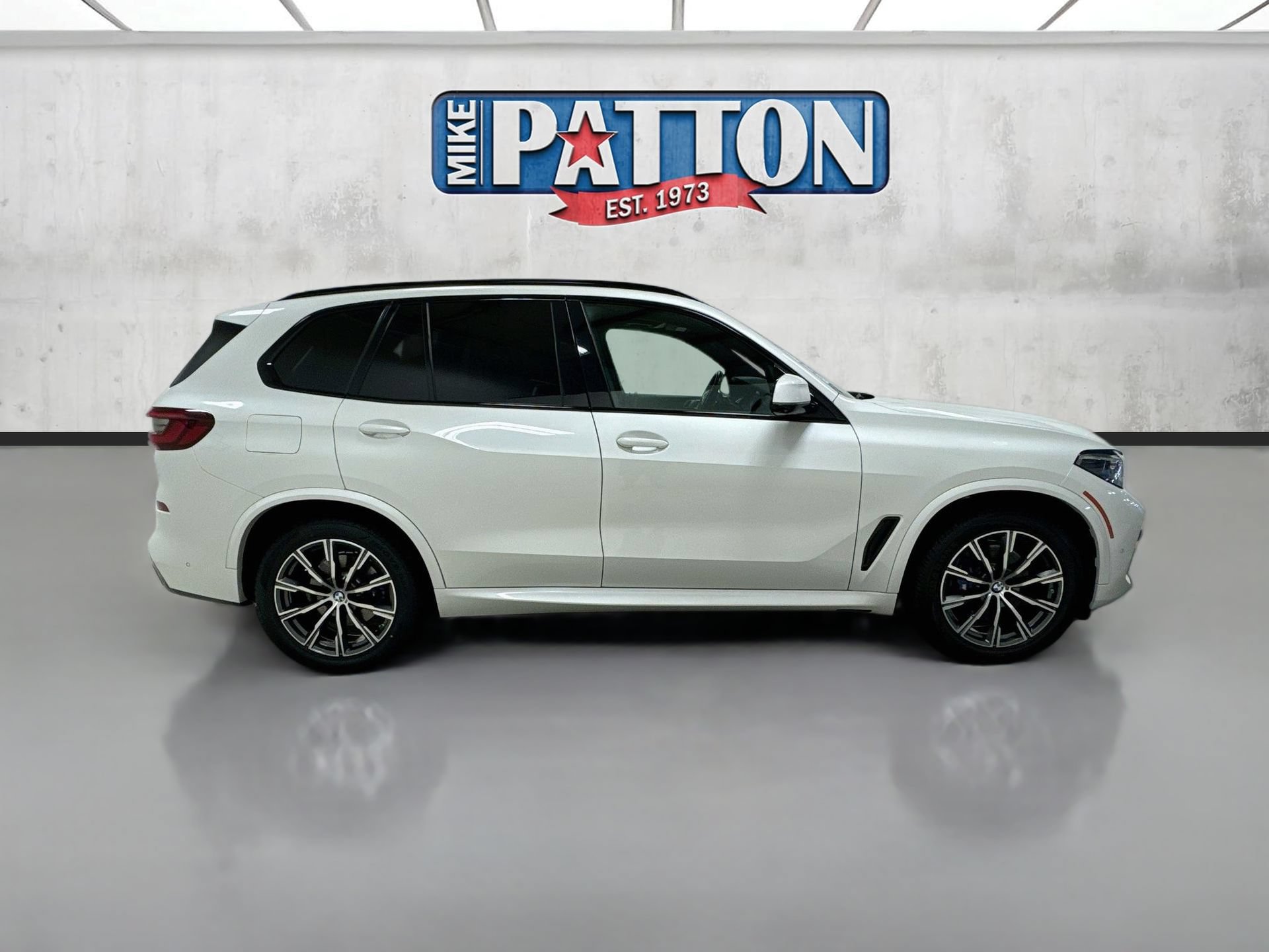 Used 2022 BMW X5 xDrive40i w/ M Sport Package AWD/4WD image 8