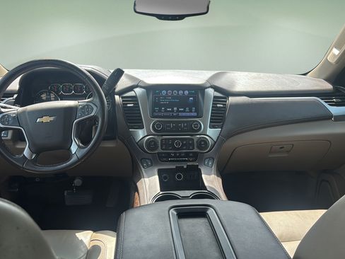 Used 2017 Chevrolet Suburban LT RWD image 9