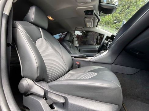Used 2022 Toyota Camry SE w/ Carpet Mat Package (TMS) FWD image 11