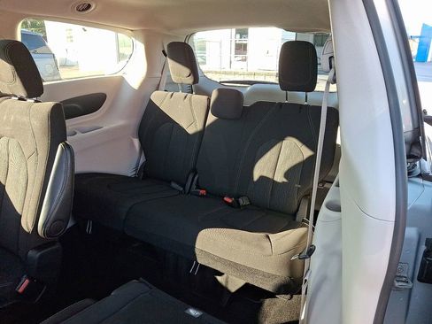 Used 2024 Chrysler Voyager LX image 13