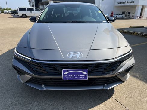 Used 2025 Hyundai Elantra Sport image 27