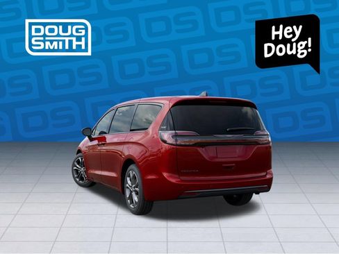 New 2026 Chrysler Pacifica Select image 3