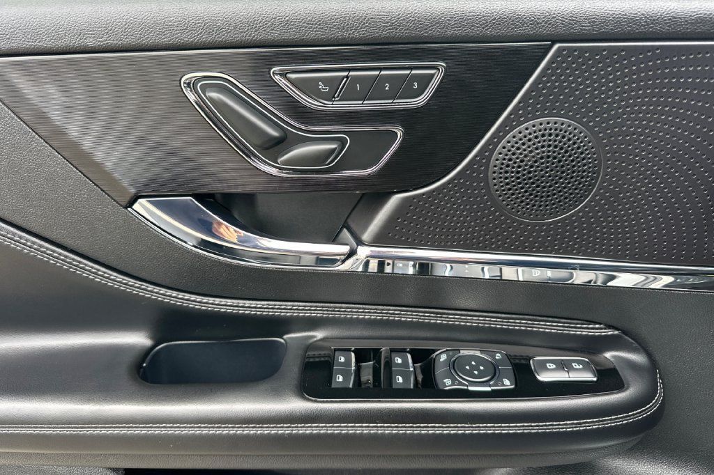 Used 2023 Lincoln Corsair FWD w/ Equipment Group 101A image 11