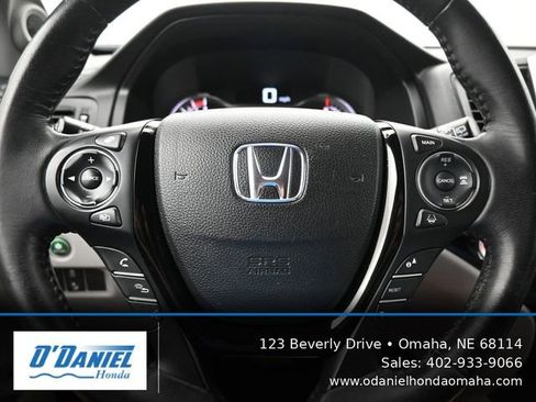 Used 2017 Honda Pilot Touring image 29