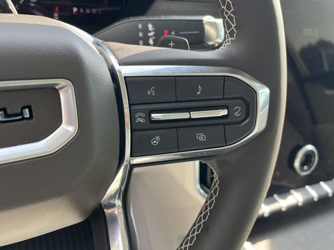 Used 2025 GMC Acadia Denali w/ Super Cruise Package FWD image 19