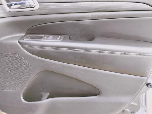 Used 2020 Jeep Grand Cherokee Laredo image 20