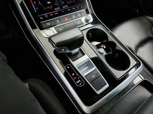 Used 2019 Audi Q8 Premium Plus w/ Premium Plus AWD/4WD image 19