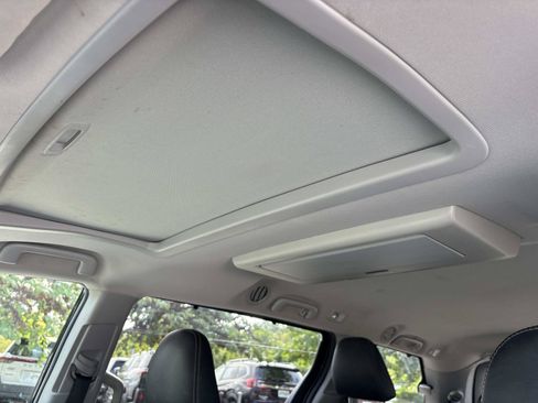 Used 2017 Toyota Sienna SE Premium FWD image 17