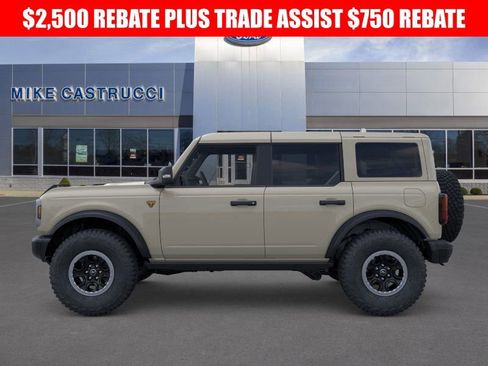 New 2025 Ford Bronco Badlands image 3